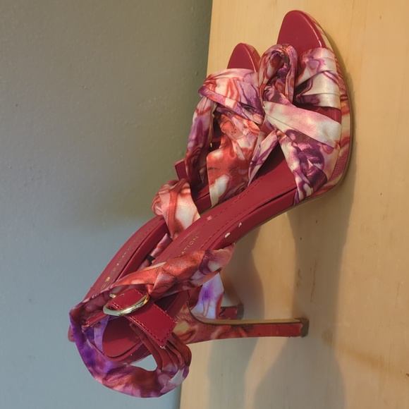 Bcbg generation red strappy peep toe heels - Picture 2 of 3